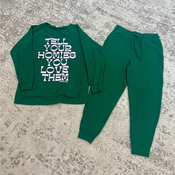 Zenana Signature Sweaters - Zenana x Shop Taby Green Graphic Sweatshirt & Jogger Lounge Set Women’s Small